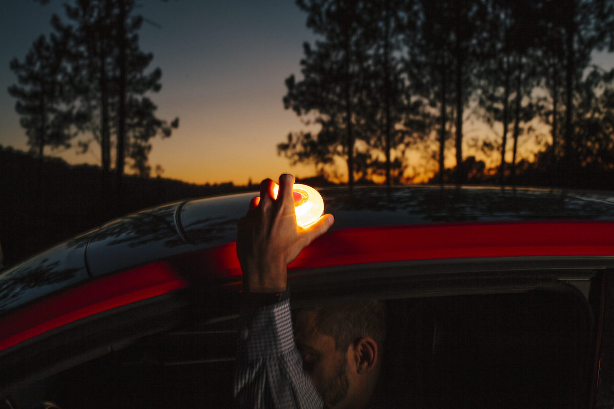 Cómo usar la luz de emergencia V16 en caso de accidente