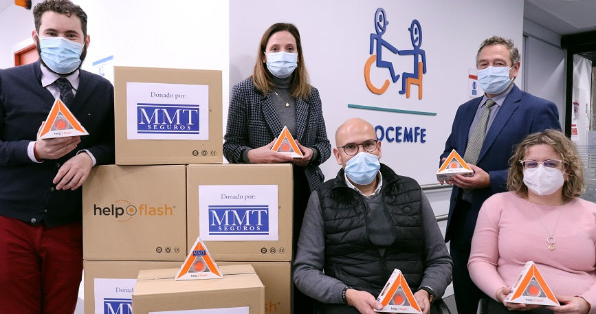 MMT Seguros dona 500 luces de emergencia Help Flash a COCEMFE