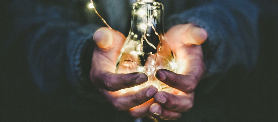 Ilumina un Hogar: la campaña con la que Help Flash lucha contra la pobreza energética